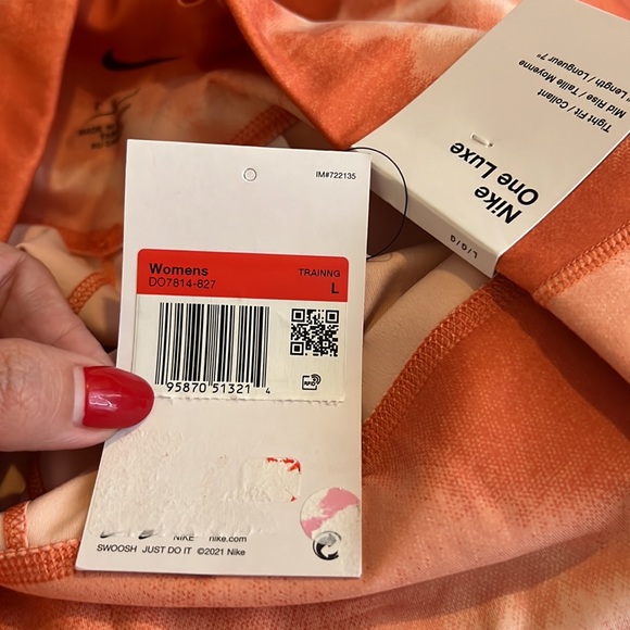 Nike Women's Shorts Nike One Luxe Dri Fit 7 Mid-Rise Printed Training Shorts - Picture 6 of 6